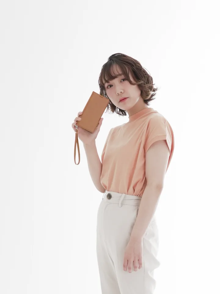 ブラウンのケースを持つモデル